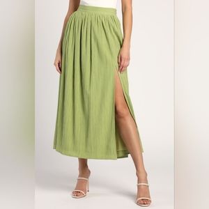 ⭐3 for 20⭐ NWT Lulu's green maxi skirt